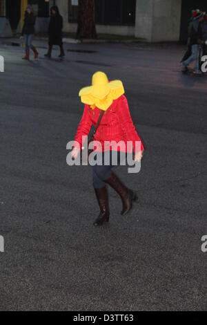 Rom, Italien. 23. Februar 2013.  Rugby-Fans vor dem Olympiastadion Rom für die sechs Nationen Spiel Italien gegen Wales. Bildnachweis: Gari Wyn Williams / Alamy Live News Stockfoto