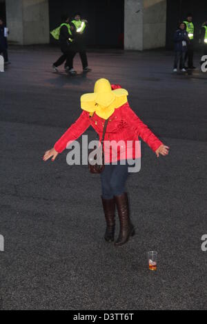 Rom, Italien. 23. Februar 2013.  Rugby-Fans vor dem Olympiastadion Rom für die sechs Nationen Spiel Italien gegen Wales. Bildnachweis: Gari Wyn Williams / Alamy Live News Stockfoto