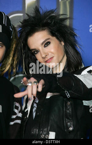 Bill der Sänger der deutschen Band "Tokio Hotel" stellt bei den World Music Awards im Earls Court in London, Vereinigtes Königreich, Mittwoch, 15. November 2006. Die World Music Awards ist eine internationale Auszeichnungen zeigen die Künstler aufgrund ihrer Popularität und weltweiten Verkaufszahlen ehrt. Foto: Hubert Boesl Stockfoto