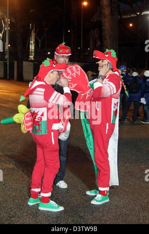 Rom, Italien. 23. Februar 2013.  Rugby-Fans vor dem Olympiastadion Rom für die sechs Nationen Spiel Italien gegen Wales. Bildnachweis: Gari Wyn Williams / Alamy Live News Stockfoto