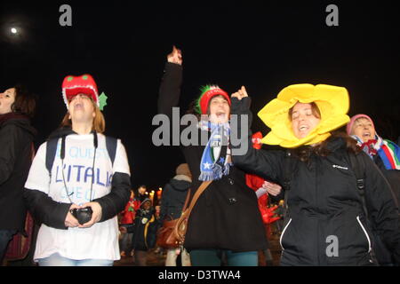 Rom, Italien. 23. Februar 2013.  Rugby-Fans vor dem Olympiastadion Rom für die sechs Nationen Spiel Italien gegen Wales. Bildnachweis: Gari Wyn Williams / Alamy Live News Stockfoto