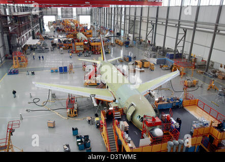 Die Airbus A320-Flugzeugfamilie sind an die neue Montagehalle 8 in Hamburg-Finkenwerder, Deutschland, Dienstag, 21. November 2006 zusammenfügen. Die A320-Familie umfasst die A318, A319 und A320. Foto: Kay Nietfeld Stockfoto