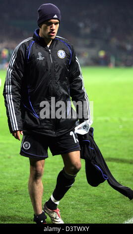 Michael Ballack von Chelsea verlässt enttäuscht die Tonhöhe nach den Champions League-Werder Bremen Gruppenspiel Vs FC Chelsea an der Weserstadium in Bremen, Deutschland, Mittwoch, 22. November 2006. Chelsea verlor das Spiel 0-1. Foto: Carmen Jaspersen Stockfoto