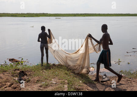 BOR, Süd-SUDAN, 19. November 2012: Alltag auf dem Port auf dem Nil an Bor Foto von Mike Goldwater Stockfoto