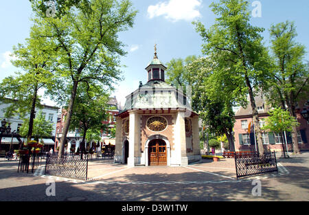 (Dpa-Datei) - Blick auf die Gnade Kapelle Kevelaer, Deutschland, 9. Mai 2006. Rund 700.000 Besucher pro Jahr kommen zu den größten Nord West europäischen Wallfahrtsort. Die erste Wallfahrtskirche wurde 1643 bis 1645 erbaut, wurden zwei mehr weiterwachsen 1858 bis 1864. Foto: Horst Ossinger Stockfoto