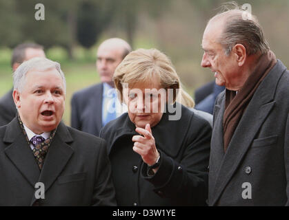 (L-R) Polnischen Präsidenten Lech Kaczynski, Bundeskanzlerin Angela Merkel und der französische Präsident Jacques Chirac kommen zum Weimarer Dreieck treffen in Mettlach, Deutschland, Dienstag, 5. Dezember 2006. Schwerpunkt liegt auf der Prepeprations des nächsten EU-Gipfels in Brüssel und der deutschen EU-Ratspräsidentschaft im Jahr 2007. Foto: Boris Roessler Stockfoto
