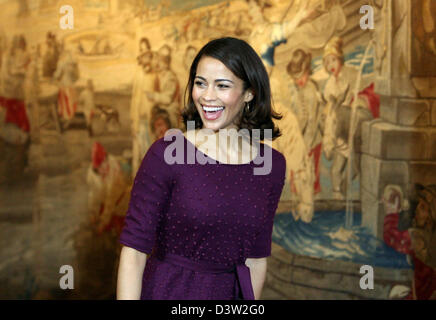 US-Schauspielerin Paula Patton lachen bei einem Fototermin zu ihrem neuen Film "Deja Vu" in Hamburg, Deutschland, Freitag, 8. Dezember 2006. Der Actionthriller öffnet am 27. Dezember in den deutschen Kinos. Foto: Sebastian Widmann Stockfoto