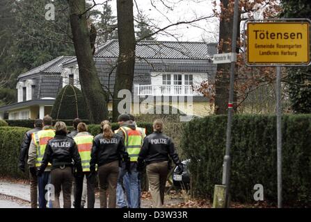 Polizei Suchen Die Nahe Von Dieter Bohlen Villa In Toentensen