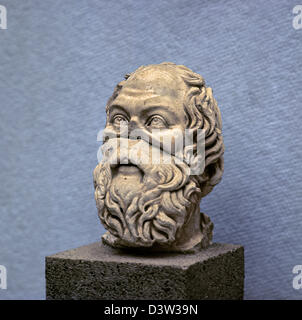 (Dpa-Dateien) - das undatierte Foto zeigt eine Büste des klassischen griechischen Philosophen Sokrates am Museum von Selcuk, Türkei. Stockfoto