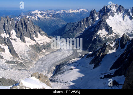 Ansicht des Mer de Glace von Dent du Geant, Mont Blanc Bergmassiv, Savoyer Alpen, Frankreich. Stockfoto