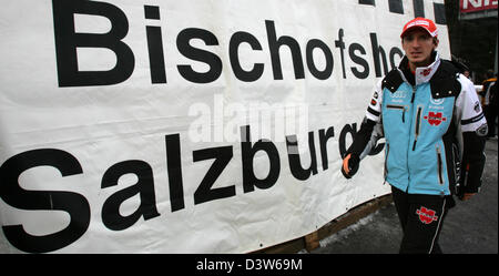 Deutscher Skispringer Michael Uhrmann beim Training auf der letzten Etappe der 55. Vierschanzentournee in Bischofshofen, Österreich, Samstag, 6. Januar 2007 abgebildet. Foto: Peter Kneffel Stockfoto