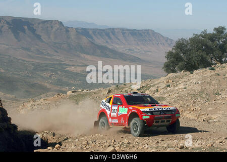 Französischen Rallye-Pilot Stephane Peterhansel Schritte seines Mitsubishi durch die Wüste während der 3. Etappe der Dakar Rallye 2007 von Nador, Er Rachidia, Marokko, Montag, 8. Januar 2007. Foto: Mitsubishi Motorsport Stockfoto