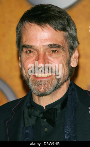 Englischer Schauspieler Jeremy Irons lächelt der 13. Screen Actors Guild Awards im Shrine Auditorium in Los Angeles, USA, Sonntag, 28. Januar 2007. Foto: Hubert Boesl Stockfoto