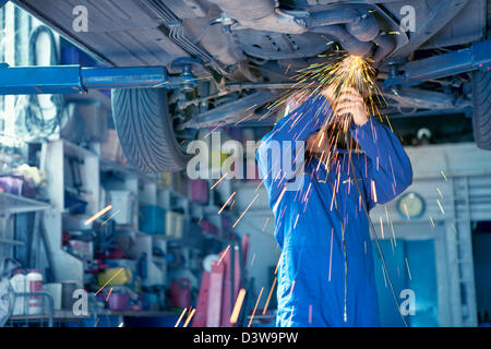 Kleine Unternehmenspraxis der Autowerkstatt garage Stockfoto