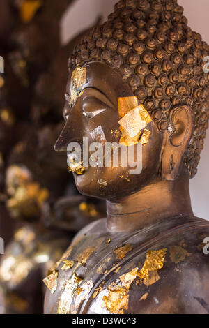 Buddha-Statue im Wat Doikum Stockfoto