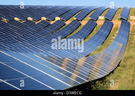 Gigantische Solarfarm in der Provence, Les Mées, Frankreich Stockfoto