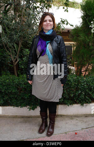 Athen, Griechenland. 25. Februar 2013.  Französische Schauspielerin AGNES JAOUI ist in Athen, die Theateraufführung besuchen '' Küche et Dépendances'', die mit Jean-Pierre Claude schrieb. (Bild Kredit: Kredit: Aristidis Vafeiadakis/ZUMAPRESS.com/Alamy Live-Nachrichten) Stockfoto