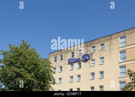 Das Logo Hilton Bath City Hotel in Walcot Straße in Bad. Stockfoto