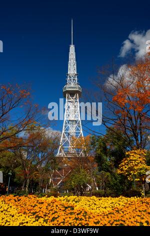 Nagoya-Fernsehturm 23. November 2012 in Nagoya, JP. Der Turm stammt aus dem Jahr 1954 und ist Japans älteste Fernsehturm. Stockfoto