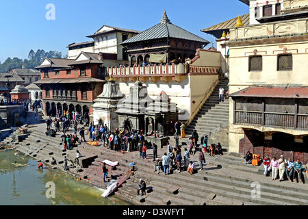 Pashupatinath Heiligtum, Bagmati Fluss, Kathmandu Nepal Stockfoto