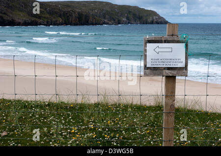 Melden Sie Regie Besucher Strandzugang, die Vermeidung von Erosion der Dünen, Tràigh Na Clibhe auf der Isle of Lewis auf den äußeren Hebriden. Stockfoto