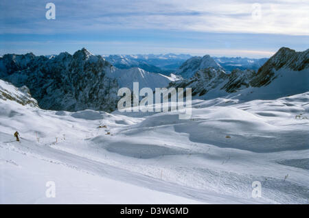 Sehen Sie sich auf Ski Gebiet Zugspitze Bayerische Alpen und österreichischen Alpen-Winter Stockfoto