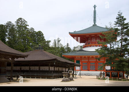 Riesige Konpon Daito große Stupa, zentrale Pagode in Danjo Garan des Kongobuji-Tempels in Koyasan (Berg Koya) in Japan Stockfoto