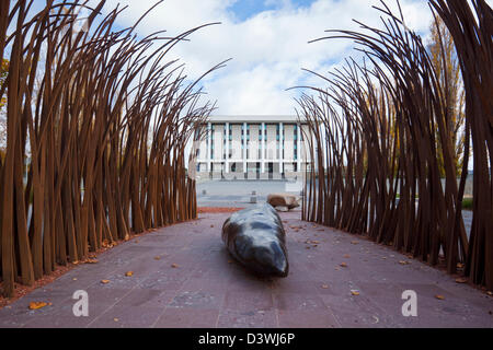 Feuer und Wasser-Skulptur von Judy Watson am Ort der Versöhnung.  Canberra, Australian Capital Territory (ACT), Australien Stockfoto