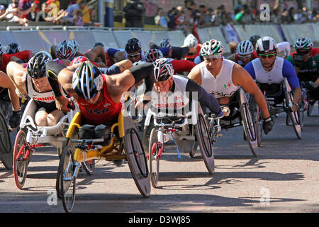 Aaron Hecht (USA), Michel Filteau (Kanada) Saul Mendoza Hernandez (Mexiko) in der T54-Rollstuhl-Marathon in der mall Stockfoto