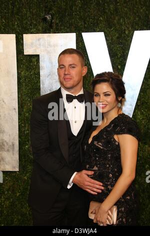 Schauspieler Channing Tatum (l) und Jenna Dewan-Tatum kommen bei der Vanity Fair Oscar Party im Sunset Tower in West Hollywood, Los Angeles, USA, am 24. Februar 2013. Foto: Hubert Boesl/dpa Stockfoto