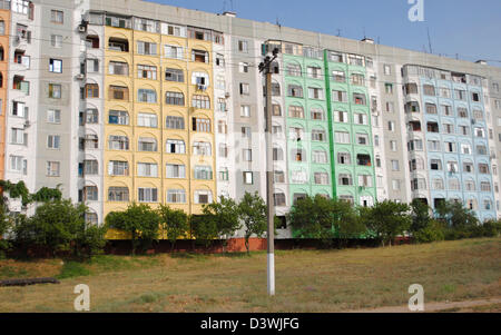 Ukraine. Die autonome Republik Krim. Kertsch. Gebäude am Stadtrand. Stockfoto