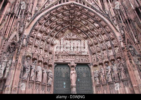 Portal der Kathedrale von Straßburg im Elsass, Frankreich Stockfoto