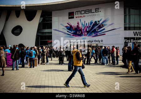 Barcelona, Spanien. 25. Februar 2013: über 70000 Besucher Teilnahme an der Mobile World Congress 2013 in Neuinstallationen auf Gran Via. Stockfoto