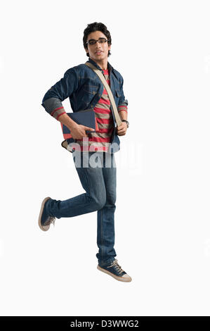 Studentin mit Büchern und Tasche Stockfoto