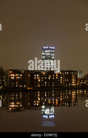 Berlin, Deutschland, Spiegelungen im See nachts Rummelsburger Stockfoto