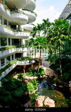 Shangri-La Hotel-Lobby, Garden Wing, 5-Sterne-Hotel, schöne Orchideen, Bäume, Blume zeigt, Blüte hängende Pflanzen Singapur Stockfoto