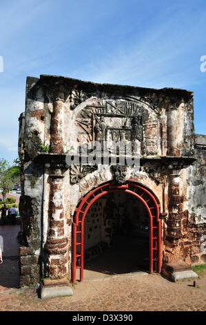 Das überlebende Tor von A' Famosa Fort, Malacca, Malaysia Stockfoto