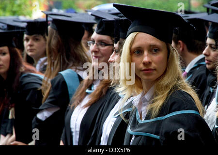 Abschlusstag (im Regen), University of Birmingham, Birmingham, England, UK Stockfoto