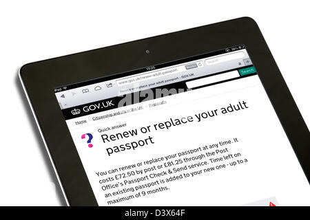 Verlängerung eines Passes auf der UK-Regierung-Services-Website auf einem Retina Display iPad Gov.UK angesehen Stockfoto
