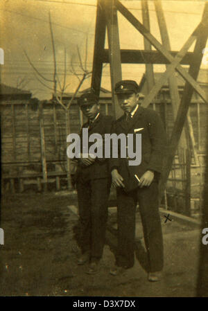 Dieses Foto aus Frank R. Hayworths Spezialsammlung zeigt eine historische Ansicht von Tokio, Japan, aufgenommen im Jahr 1928. Das Bild bietet einen Einblick in die urbane Landschaft der Stadt während des frühen 20. Jahrhunderts und zeigt die Architektur und das Leben dieser Zeit. Stockfoto