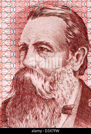 Friedrich Engels (1820-1895) auf 50 Mark 1951 Banknote aus der DDR. Stockfoto
