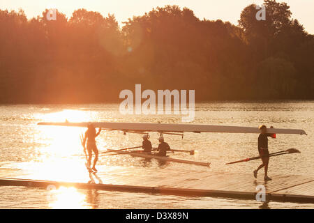 Kanada, Ontario, St. Catharines, The Royal Henley Regatta, Ruderer starten wird vorbereitet Stockfoto