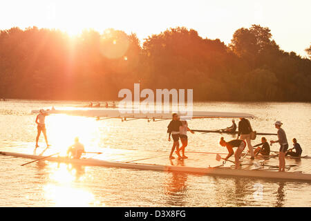 Kanada, Ontario, St. Catharines, The Royal Henley Regatta, Ruderer starten wird vorbereitet Stockfoto