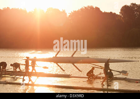 Kanada, Ontario, St. Catharines, The Royal Henley Regatta, Ruderer starten wird vorbereitet Stockfoto