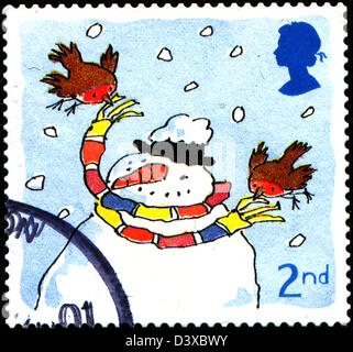 Vereinigtes Königreich - ca. 2001: Eine Briefmarke gedruckt in England gewidmet Weihnachten, zeigt Schneemann trägt einen Schal, ca. 2001 Stockfoto