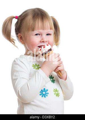 niedliche kleine Mädchen essen Eis im Studio isoliert Stockfoto