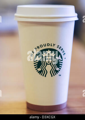 Starbucks Kaffee Tasse von einem lizenzierten Händler Stockfoto