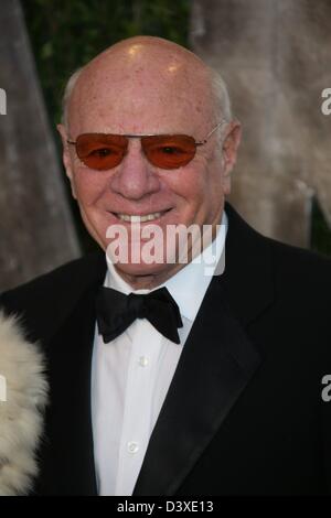 Los Angeles, USA. 24. Februar 2013. NewsBarry Diller kommt bei der Vanity Fair Oscar Party im Sunset Tower in West Hollywood, Los Angeles, USA. Foto: Hubert Boesl/Dpa/Alamy Live News Stockfoto