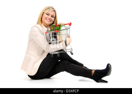 Frau mit Warenkorb isoliert in weiß Stockfoto