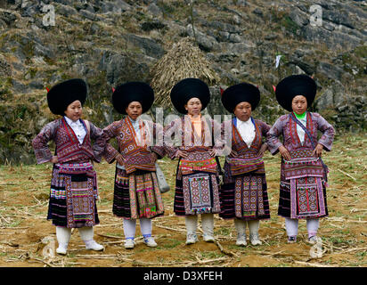 Short Horn Miao-Frauen in der westlichen Provinz Guizhou. Stockfoto